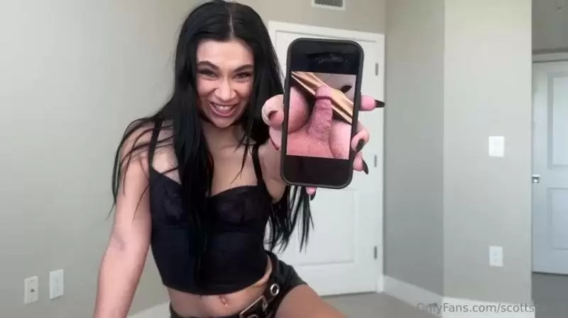 Delilah Dagger – Goth Step Sister Learns To Get Along